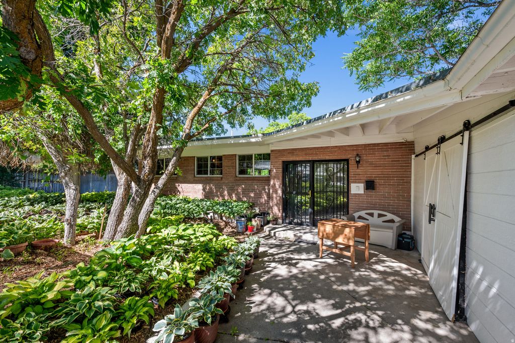 Photo of 4000 S JUPITER DR, Millcreek, UT 84124 (MLS # 2166163)