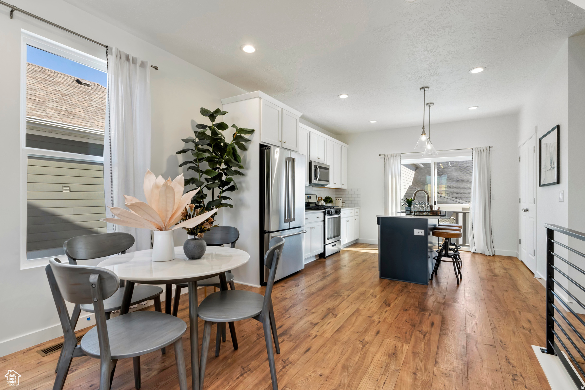 BEACON POINTE - Residential