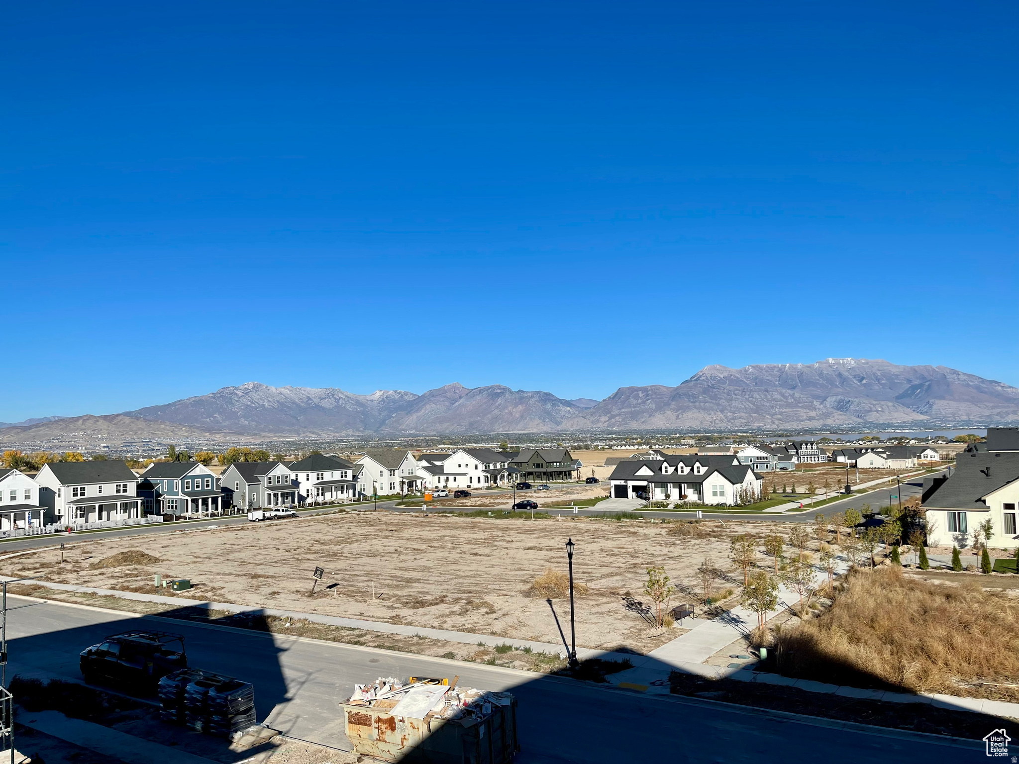 BEACON POINTE - Residential