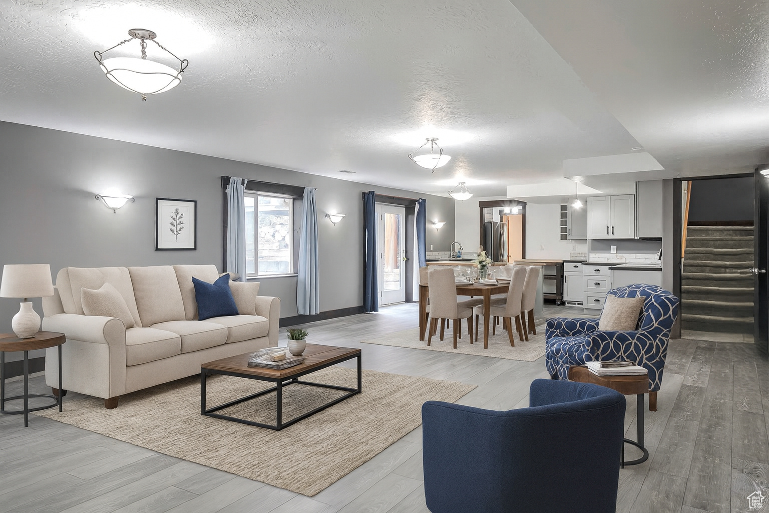 SOUTH HOLLOW - Residential