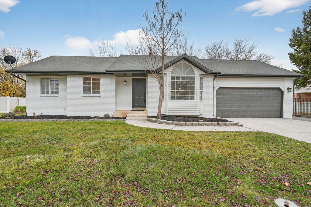 Photo of 652 S 500 W, Lehi, UT 84043 (MLS # 2122645)