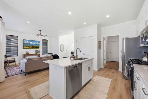 Townhouse For Sale - 8252 W Cascade View Way<br/> Magna, UT 84044