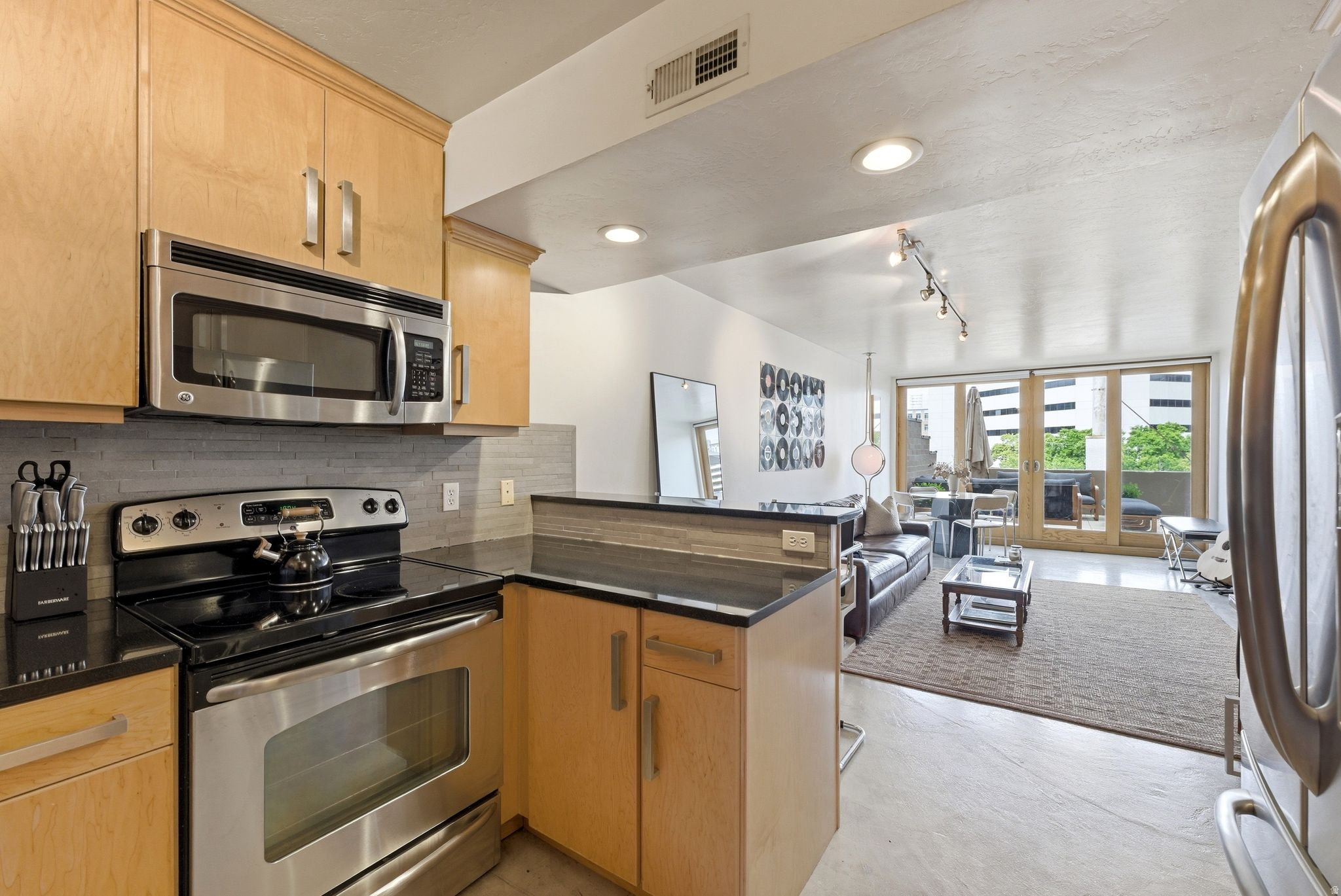 BROADWAY TOWER CONDO - Residential