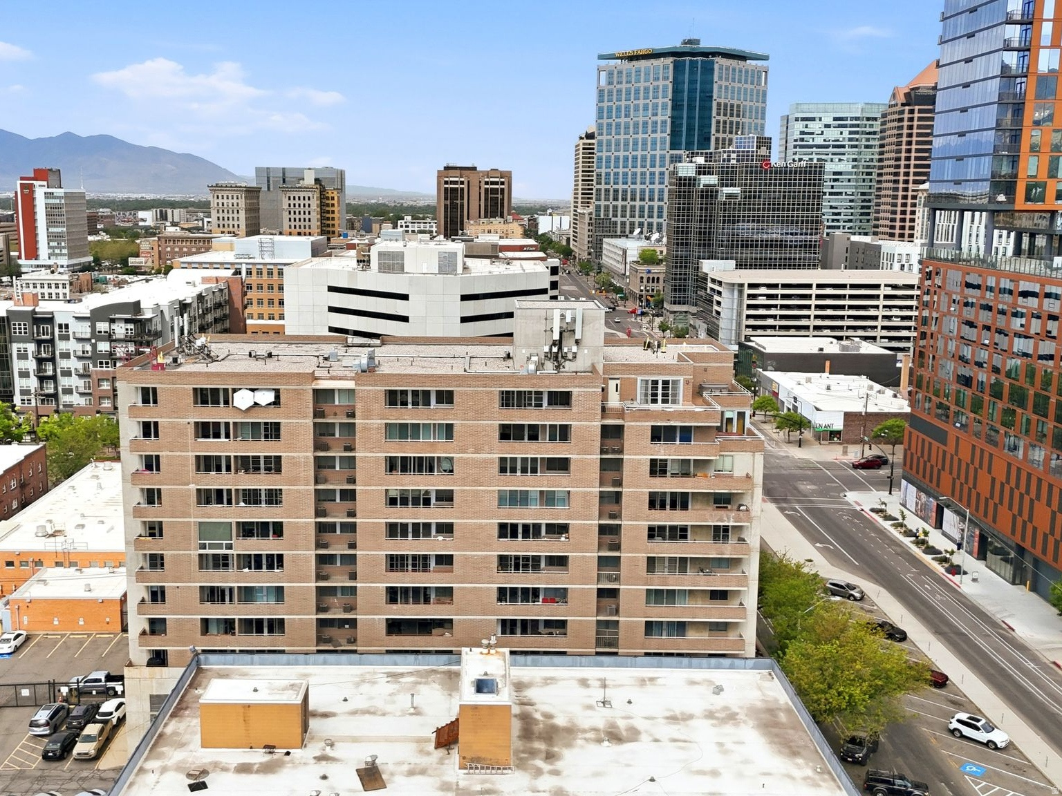 BROADWAY TOWER CONDO - Residential