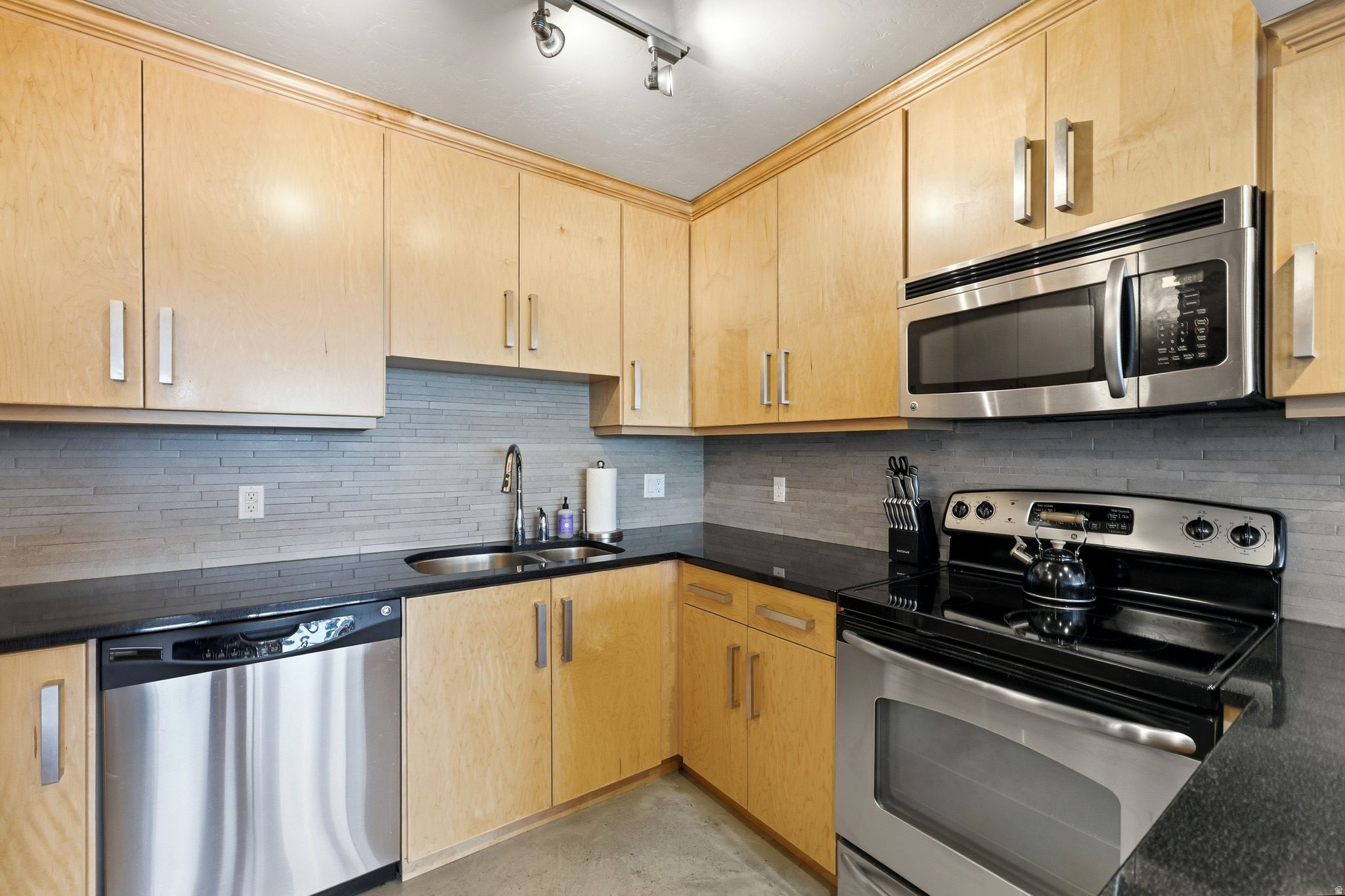 BROADWAY TOWER CONDO - Residential