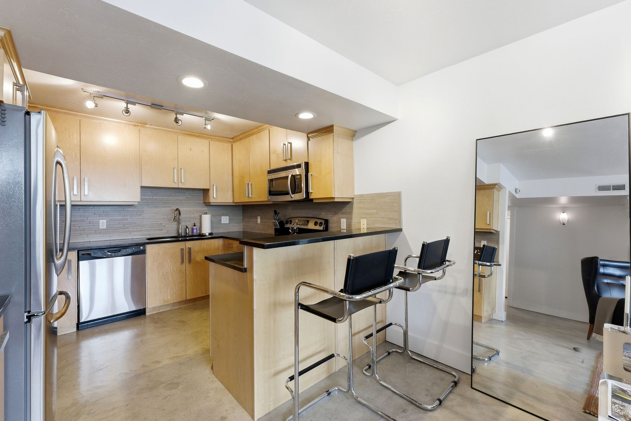 BROADWAY TOWER CONDO - Residential