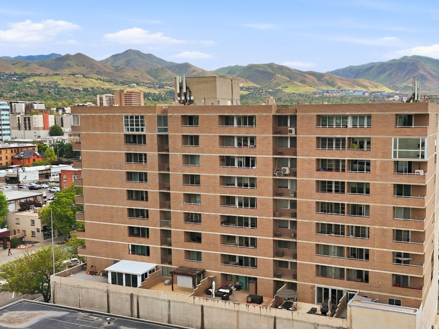 BROADWAY TOWER CONDO - Residential
