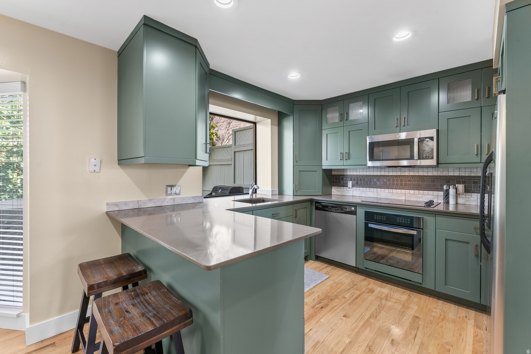 OAK SPRINGS SUB - Residential Income