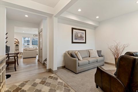 Tiny photo for 365 S MOUNTAIN RD, Fruit Heights, UT 84037 (MLS # 2137846)