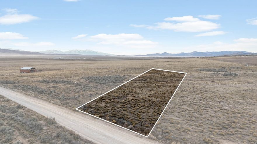 1 Acre agricultural/residential lot in peaceful Cedar Fort, conveniently located on Station Road (just east of SR-73). Beautiful view of the surrounding valley and mountains. Great place for personal/agricultural use, future home site, or a buy-and-hold investment. Recent residential developments have brought utilities closer to the area. Quick 15-minute commute to all the amenities of Eagle Mountain/Saratoga Springs.