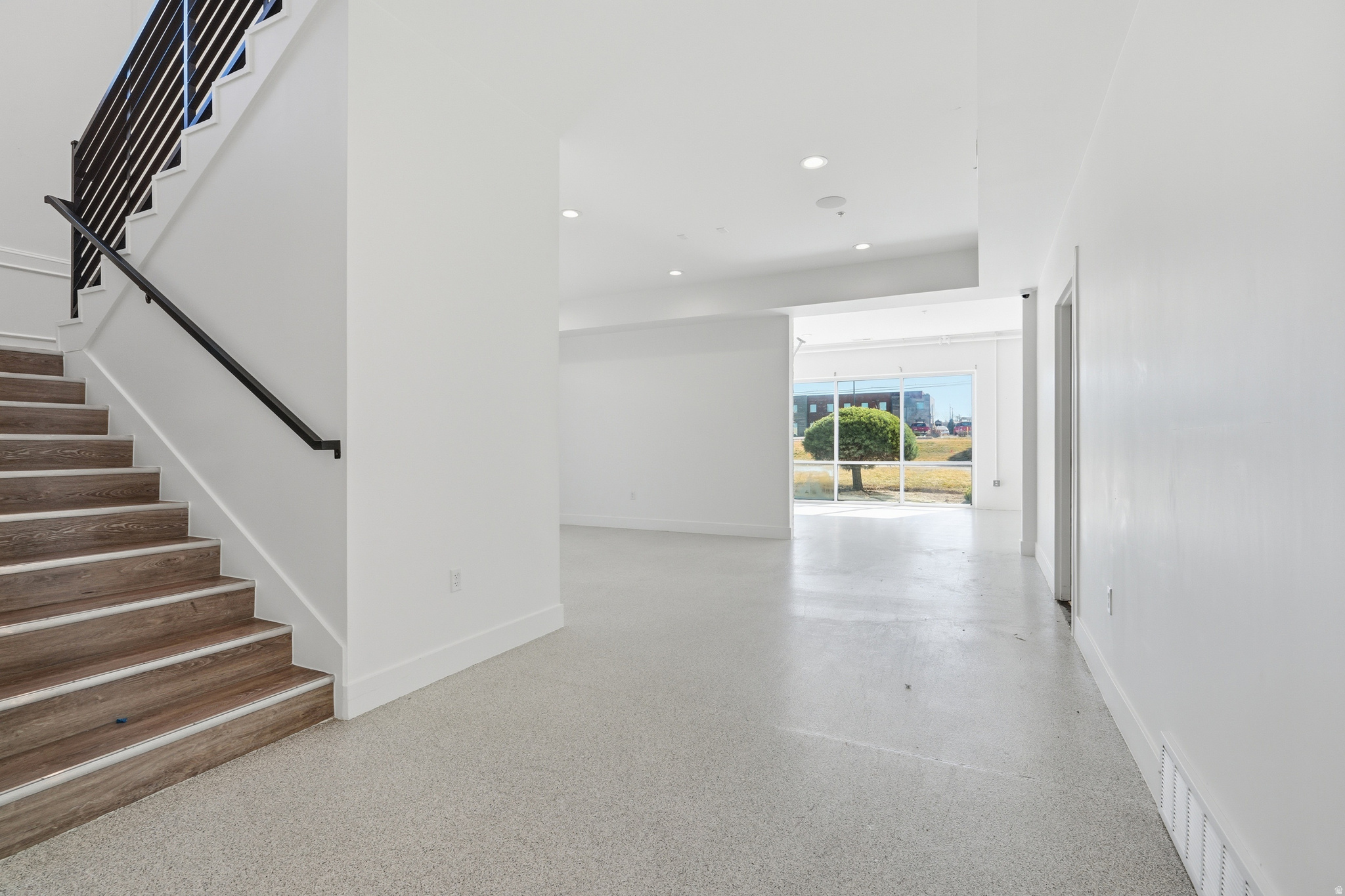 CENTER POINT - Commercial Sale