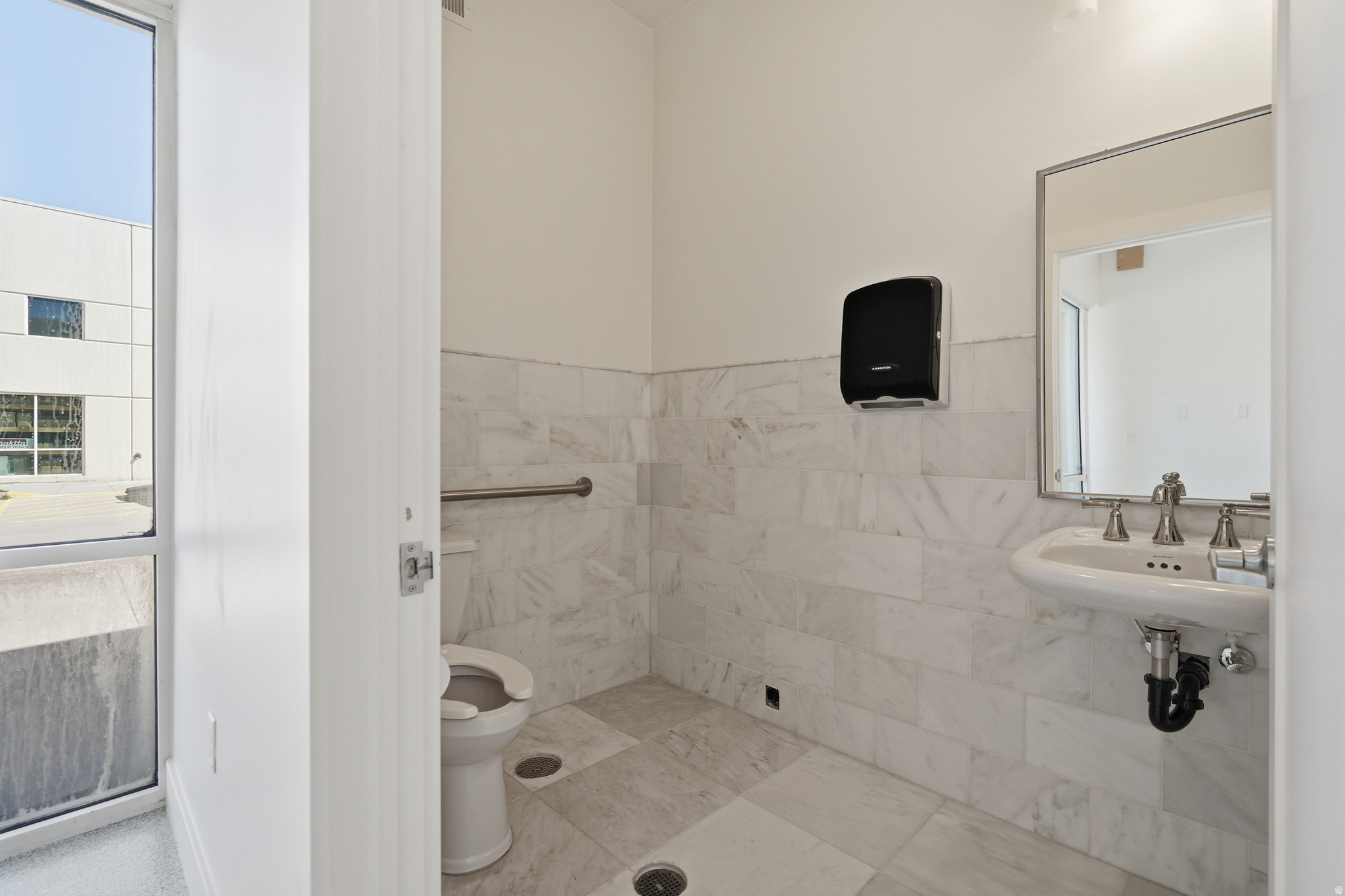 CENTER POINT - Commercial Sale