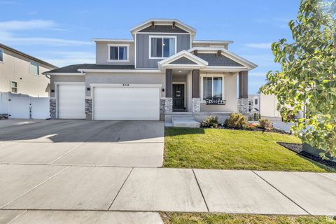 Photo of 8318 N SUN CREST DR, Eagle Mountain, UT 84005 (MLS # 2078829)