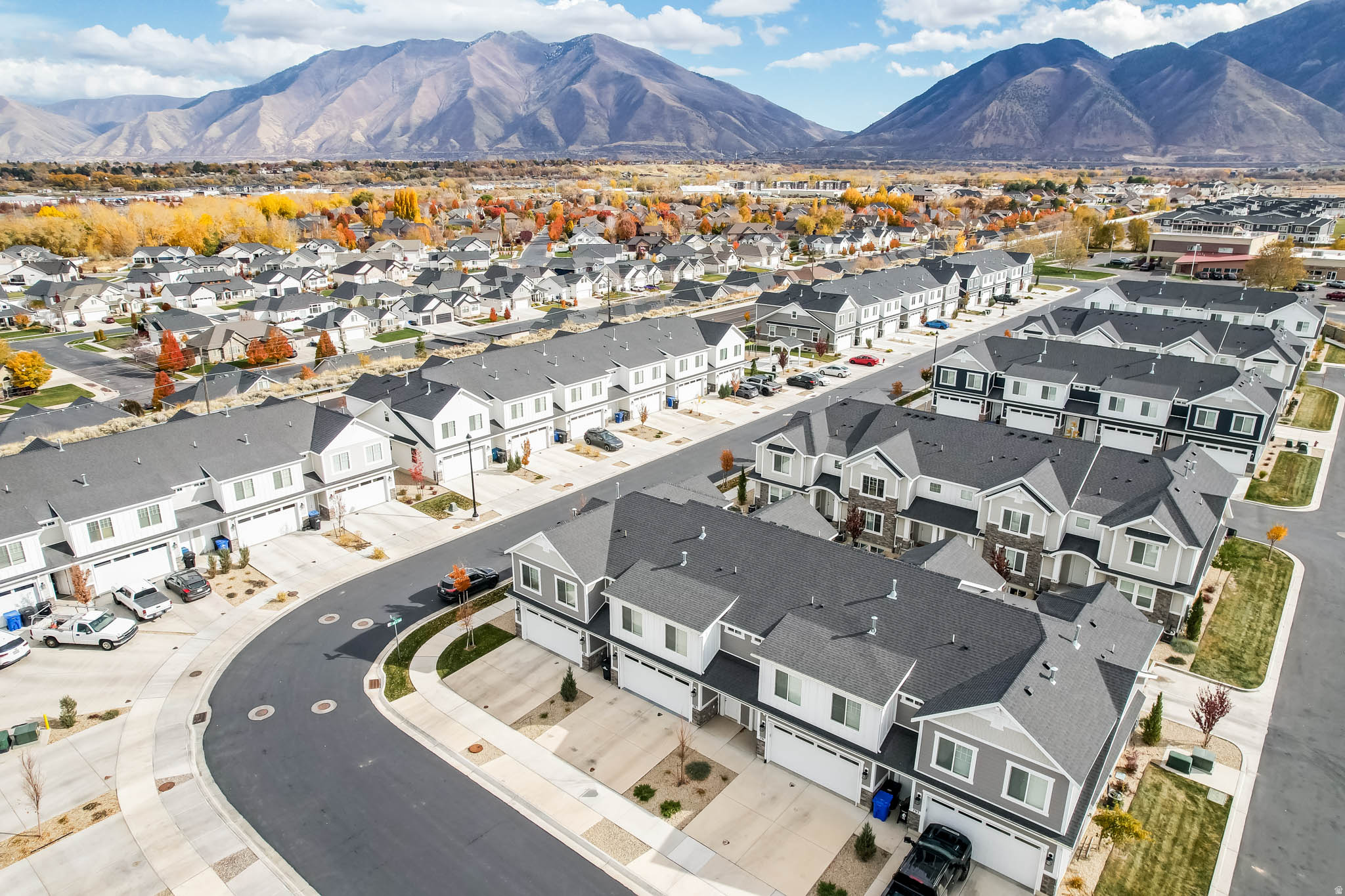 DEL MONTE TOWNHOMES - Residential