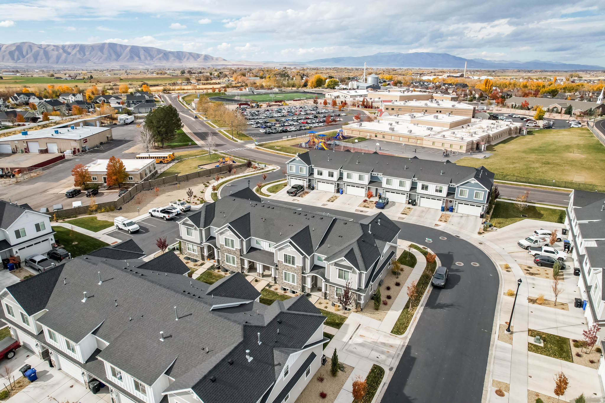 DEL MONTE TOWNHOMES - Residential