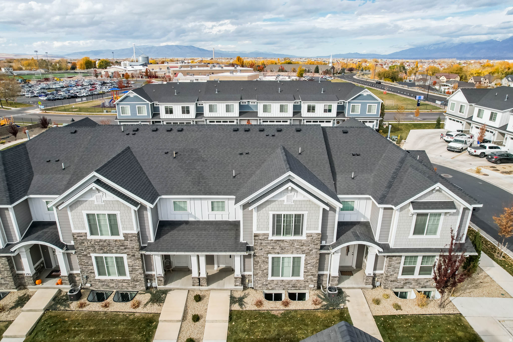 DEL MONTE TOWNHOMES - Residential