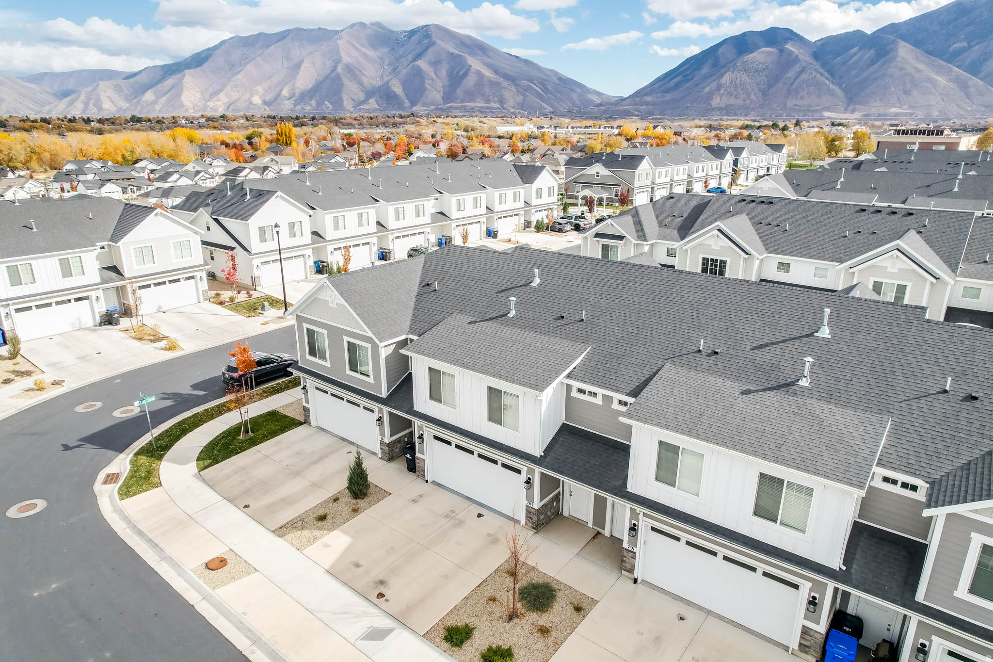 DEL MONTE TOWNHOMES - Residential