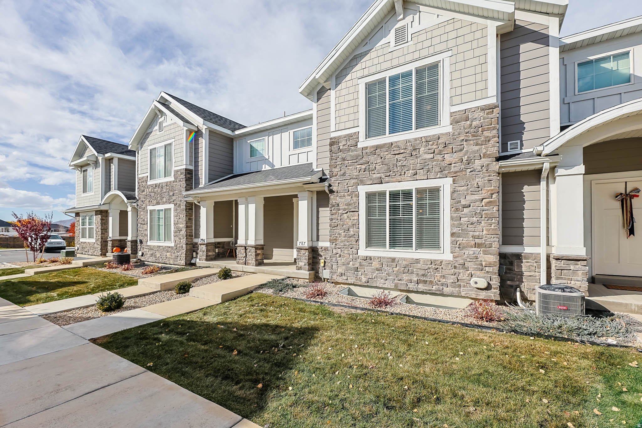 DEL MONTE TOWNHOMES - Residential