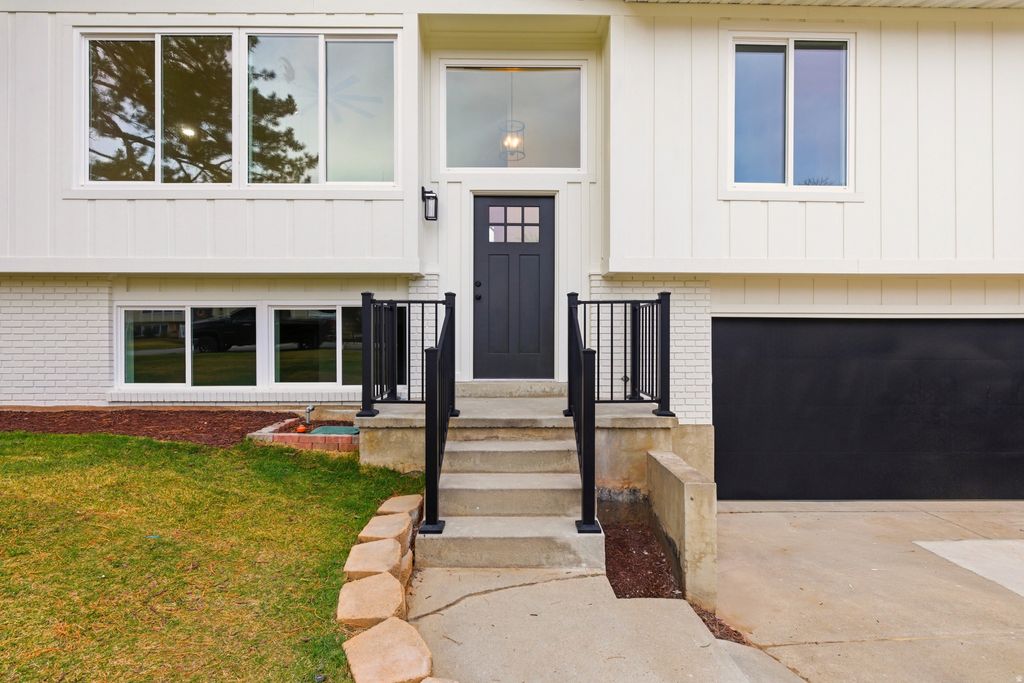 Photo of 1469 E WINTERWOOD CIR S, Sandy, UT 84092 (MLS # 2142315)