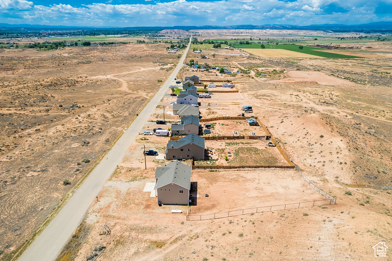 MOUNTAIN SIDE HOMES - Residential