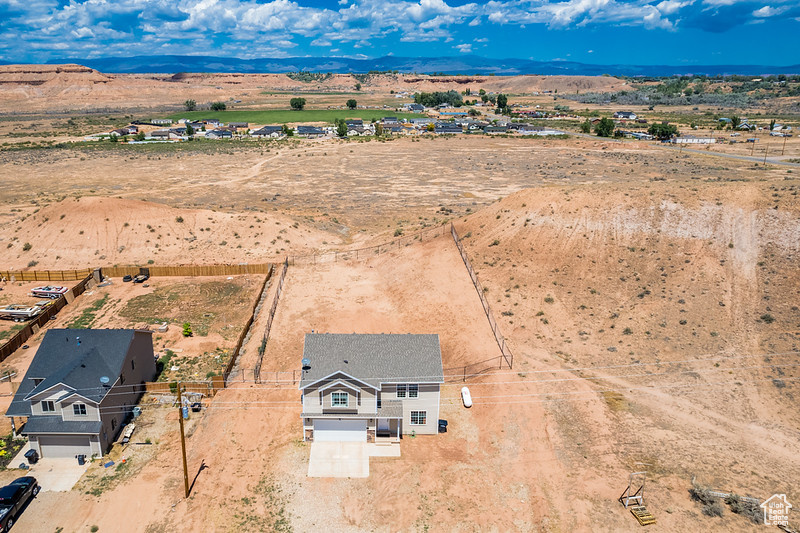 MOUNTAIN SIDE HOMES - Residential