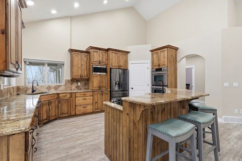 Tiny photo for 1284 E CANYON CREEK DR S, Bountiful, UT 84010 (MLS # 2116168)