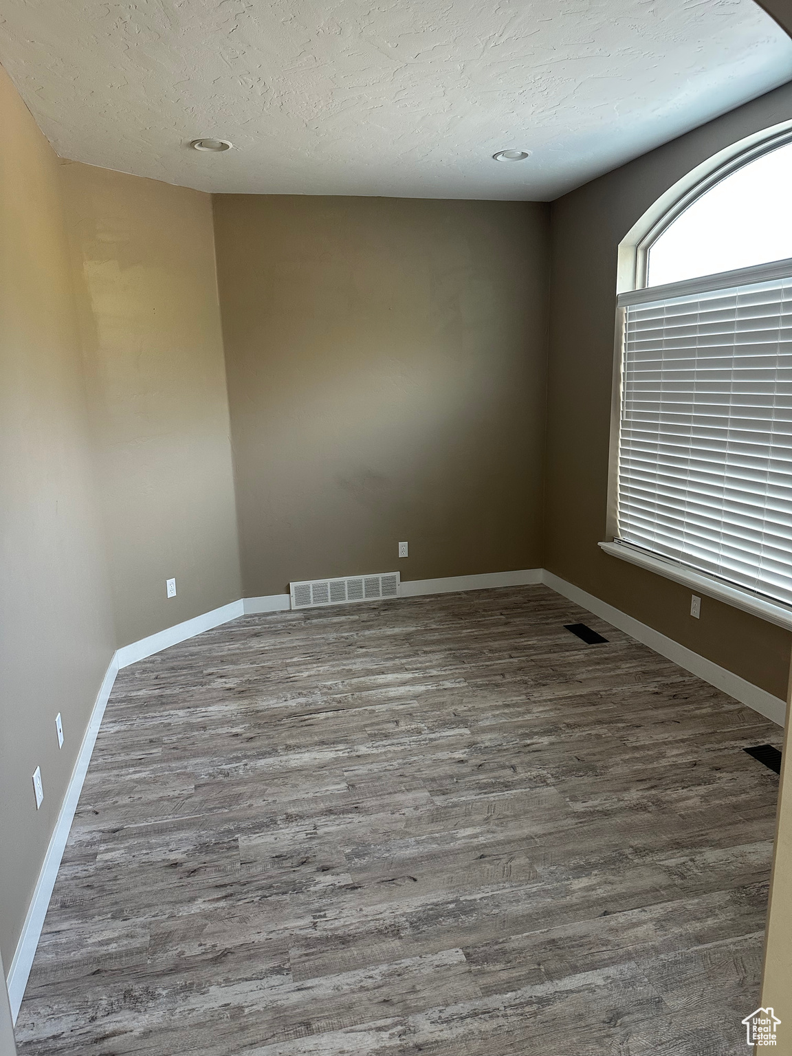 CREEKWOOD OF I.S. - Residential