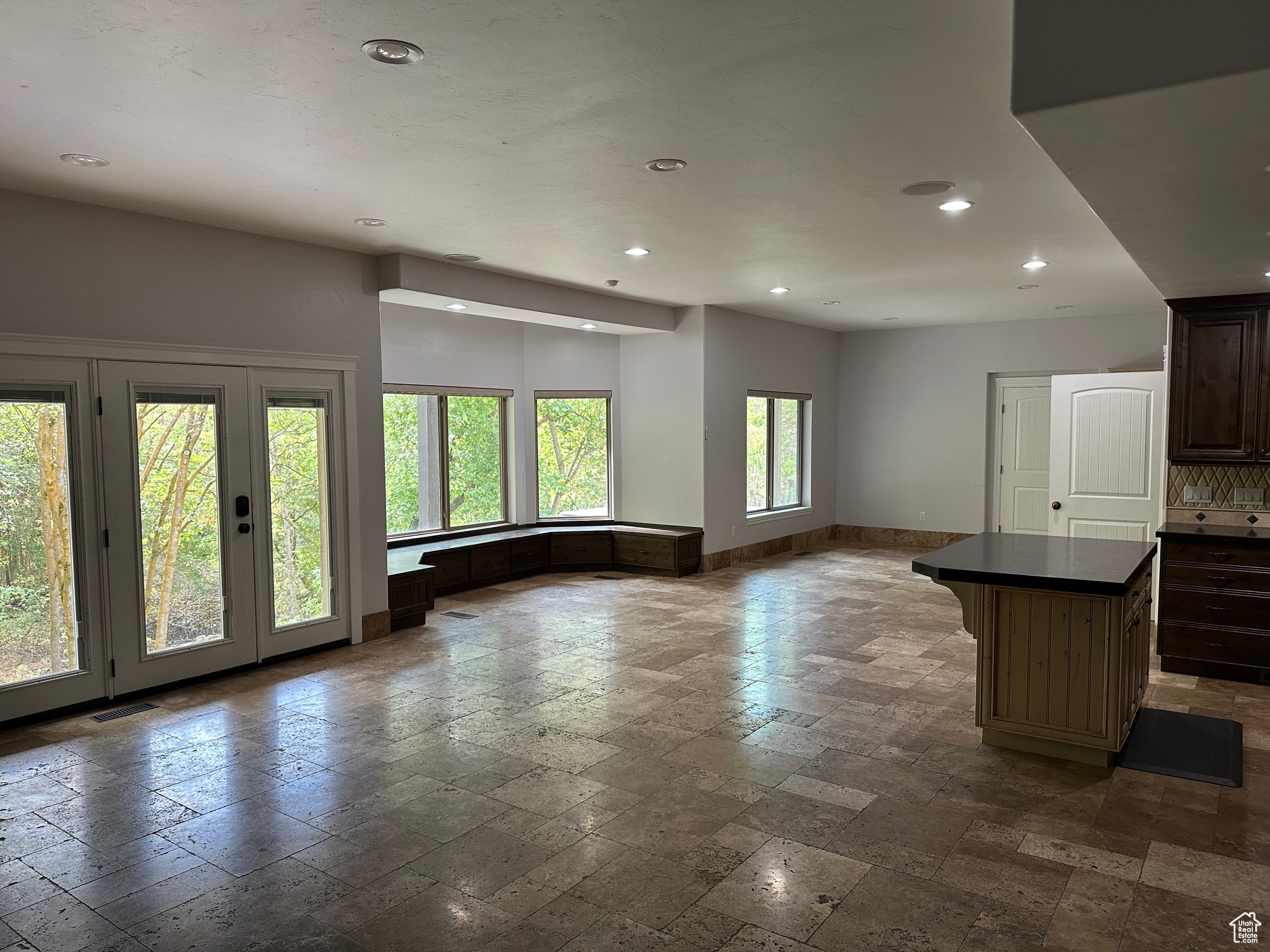 CREEKWOOD OF I.S. - Residential