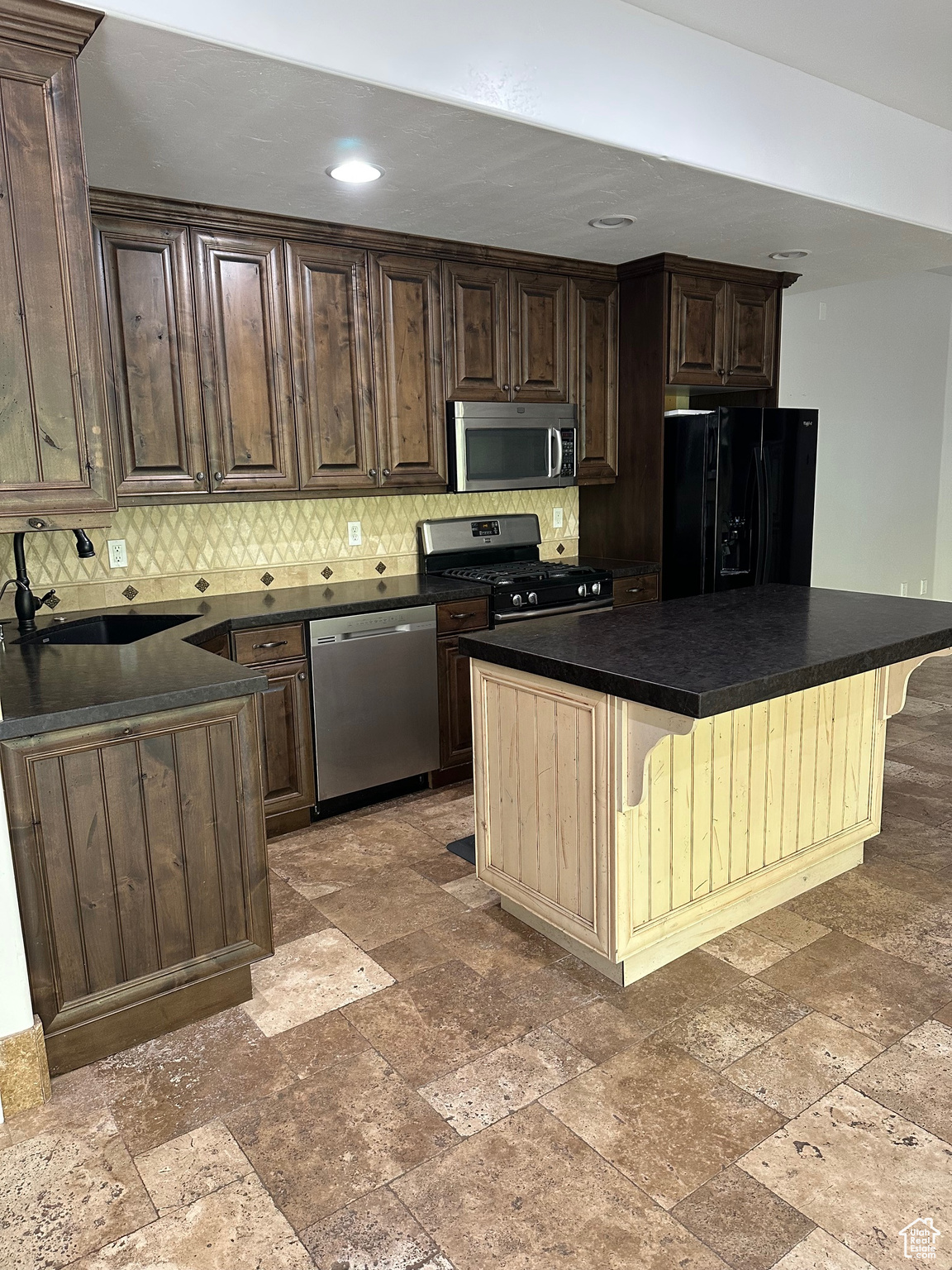 CREEKWOOD OF I.S. - Residential