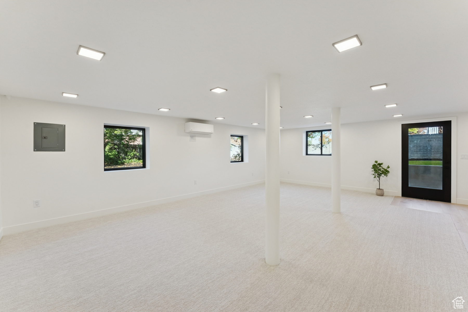 Salt Lake City, Utah 84121, United States, 5 Bedrooms Bedrooms, ,4 BathroomsBathrooms,Residential,Active,234376