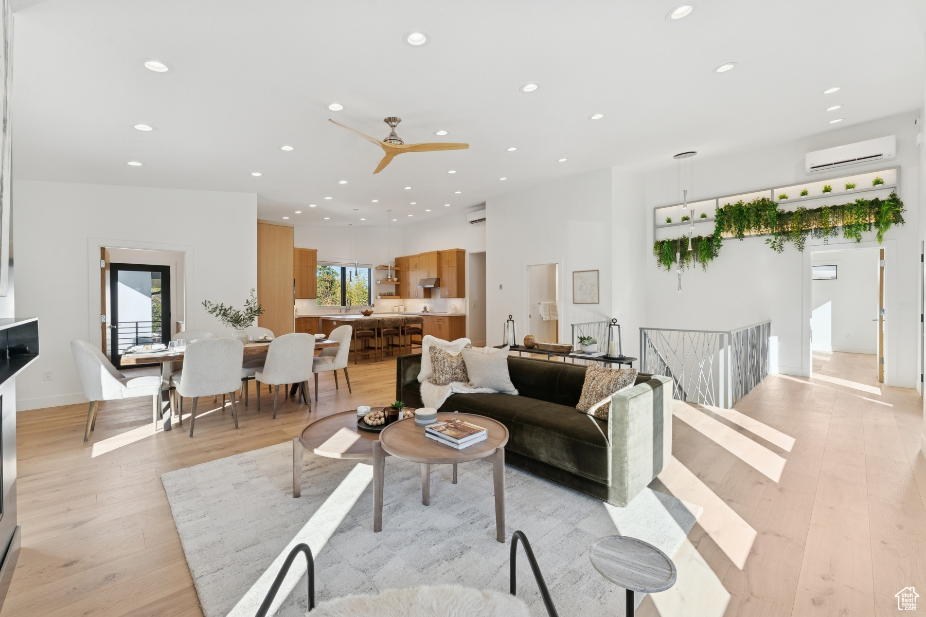 Salt Lake City, Utah 84121, United States, 5 Bedrooms Bedrooms, ,4 BathroomsBathrooms,Residential,Active,234376