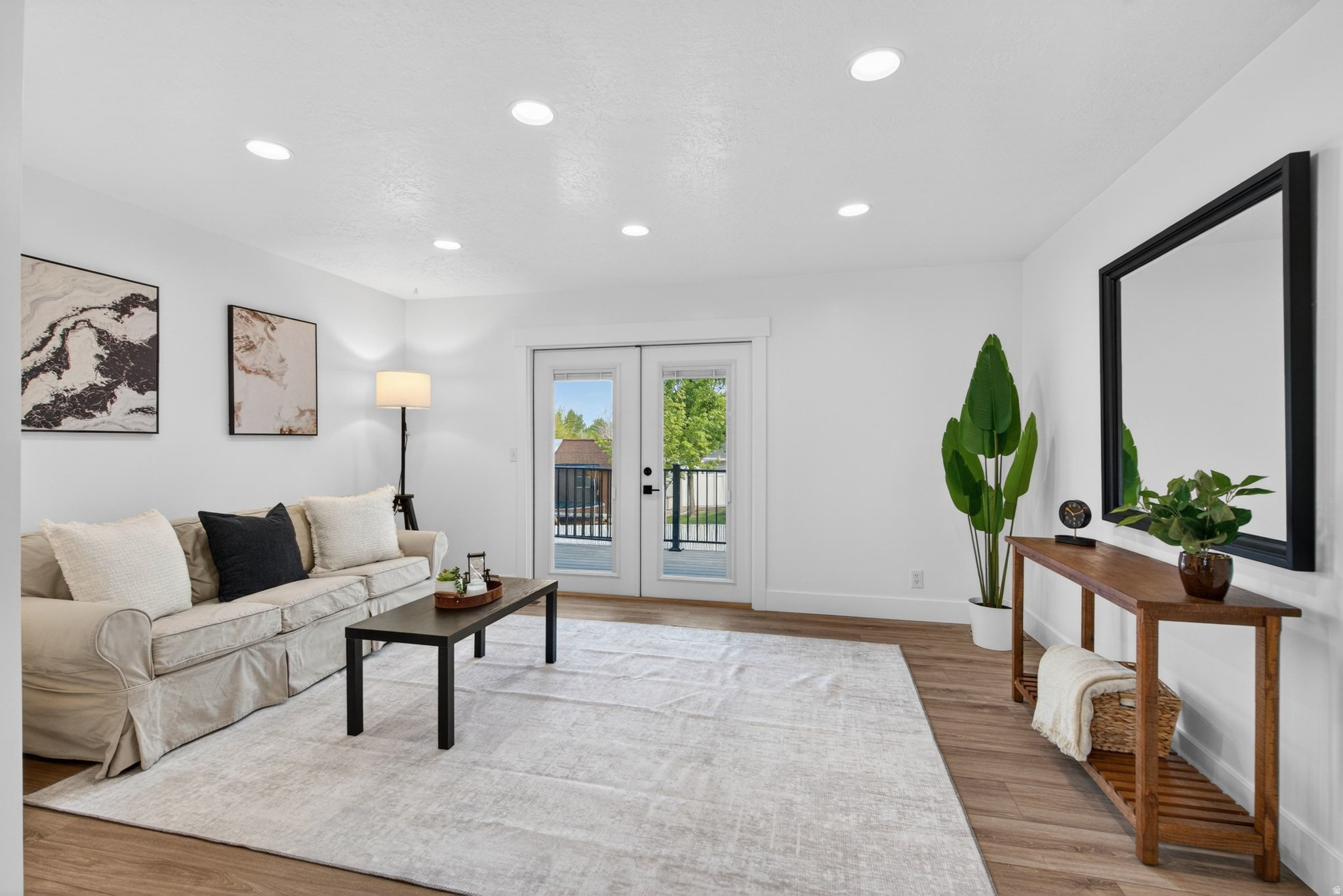 WHITE SANDS - Residential