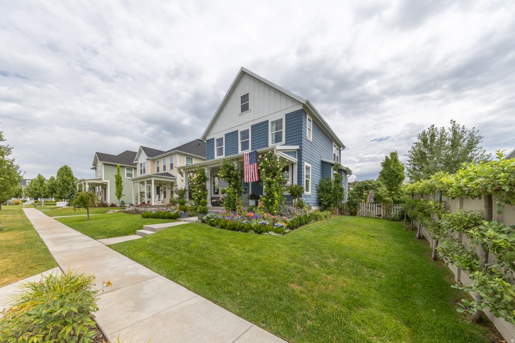 Photo of 1944 W JOSEPH ACRES RD, Kaysville, UT 84037 (MLS # 2173900)