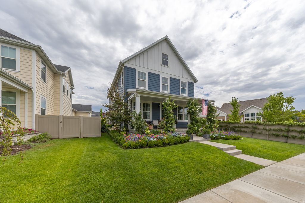 Photo of 1944 W JOSEPH ACRES RD, Kaysville, UT 84037 (MLS # 2173900)