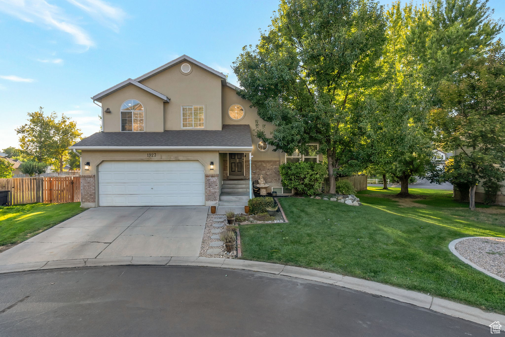 This is a great cul-de-sac location. Great schools. Walking distance to Reading Elementary. Some recently updated lighting, LVP flooring, newer carpet, stainless steel appliances, quartz countertops, and modern railings. A new AC unit was installed in September. Enjoy the solar panels. This home has high-speed fiber connected directly to the house. The $2,500 modem is paid for and stays with the home. The current internet is 1GB for $35/mo. - with unlimited bandwidth. This is ideal for people working remotely. EASY TO SHOW! Square footage figures are provided as a courtesy estimate only and were obtained from Davis County records. Buyer is advised to obtain an independent measurement.