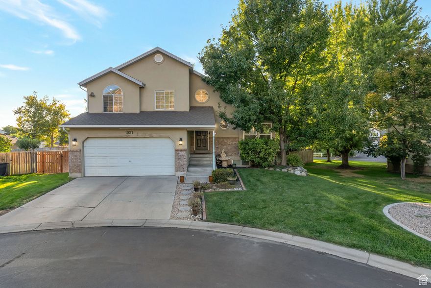 This is a great cul-de-sac location.  Great schools.  Walking distance to Reading Elementary.  Some recently updated lighting, LVP flooring, newer carpet, stainless steel appliances, quartz countertops, and modern railings.  A new AC unit was installed in September.  Enjoy the solar panels.  This home has high-speed fiber connected directly to the house.  The $2,500 modem is paid for and stays with the home.  The current internet is 1GB for $35/mo. - with unlimited bandwidth.  This is ideal for people working remotely.  EASY TO SHOW!  Square footage figures are provided as a courtesy estimate only and were obtained from Davis County records.  Buyer is advised to obtain an independent measurement.