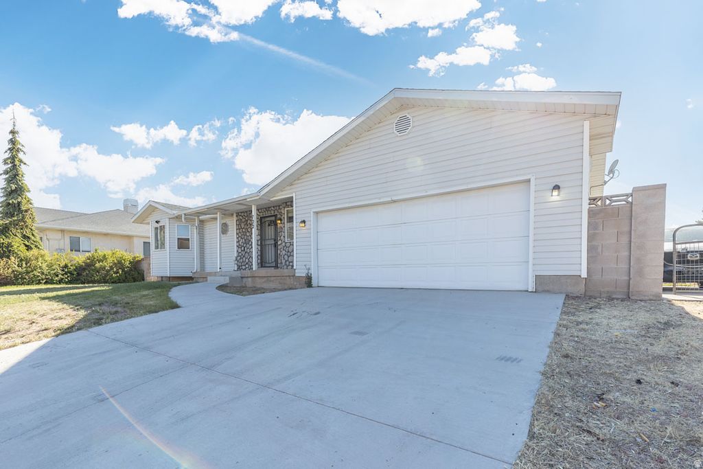Photo of 722 S 860 W, Cedar City, UT 84720 (MLS # 2156379)
