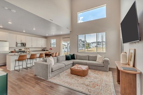 Townhouse For Sale - 2017 N Red Yearling Dr #540<br/> Saratoga Springs, UT 84045