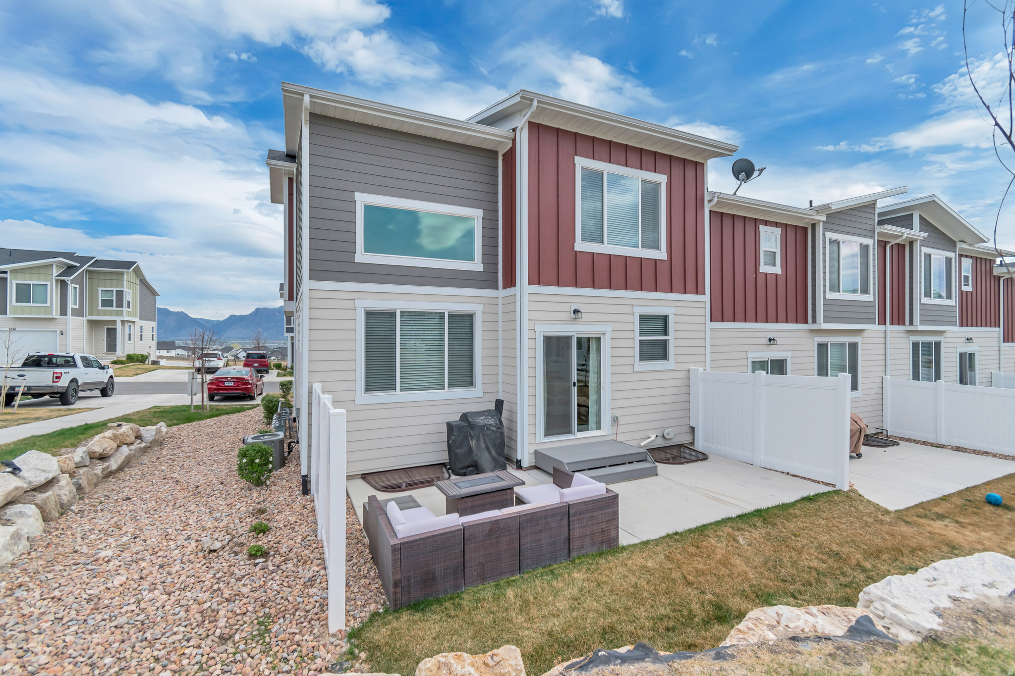 SUNFLOWER FIELDS - Residential