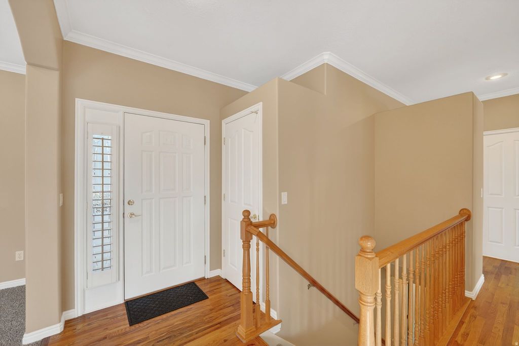 Photo of 586 E CREEKVIEW DR, Murray, UT 84107 (MLS # 2133025)