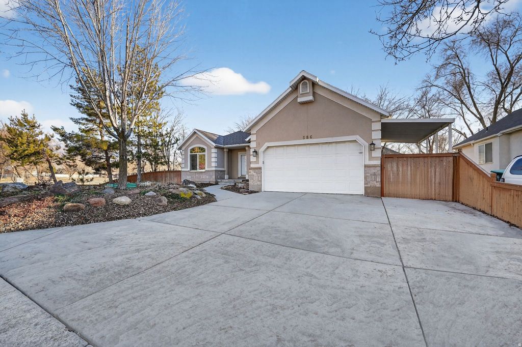 Photo of 586 E CREEKVIEW DR, Murray, UT 84107 (MLS # 2133025)