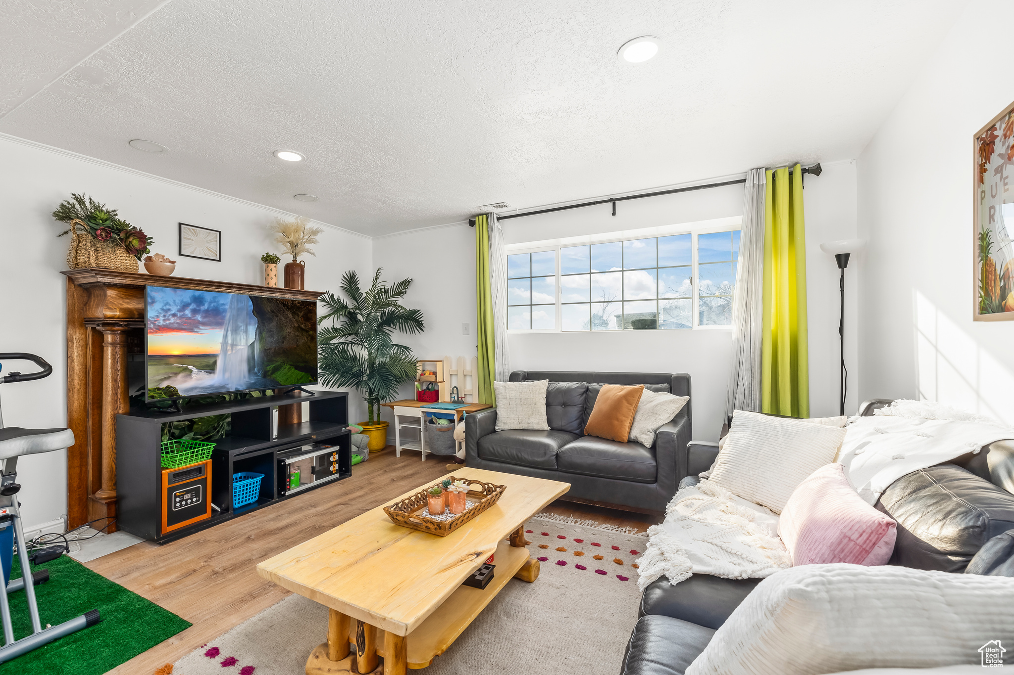 HOLMES HOLLOW - Residential