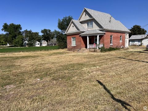 Photo of 1555 N 1200 W, Farr West, UT 84404 (MLS # 2109603) Photo of 1555 N 1200 W, Farr West, UT 84404 (MLS # 2109603)