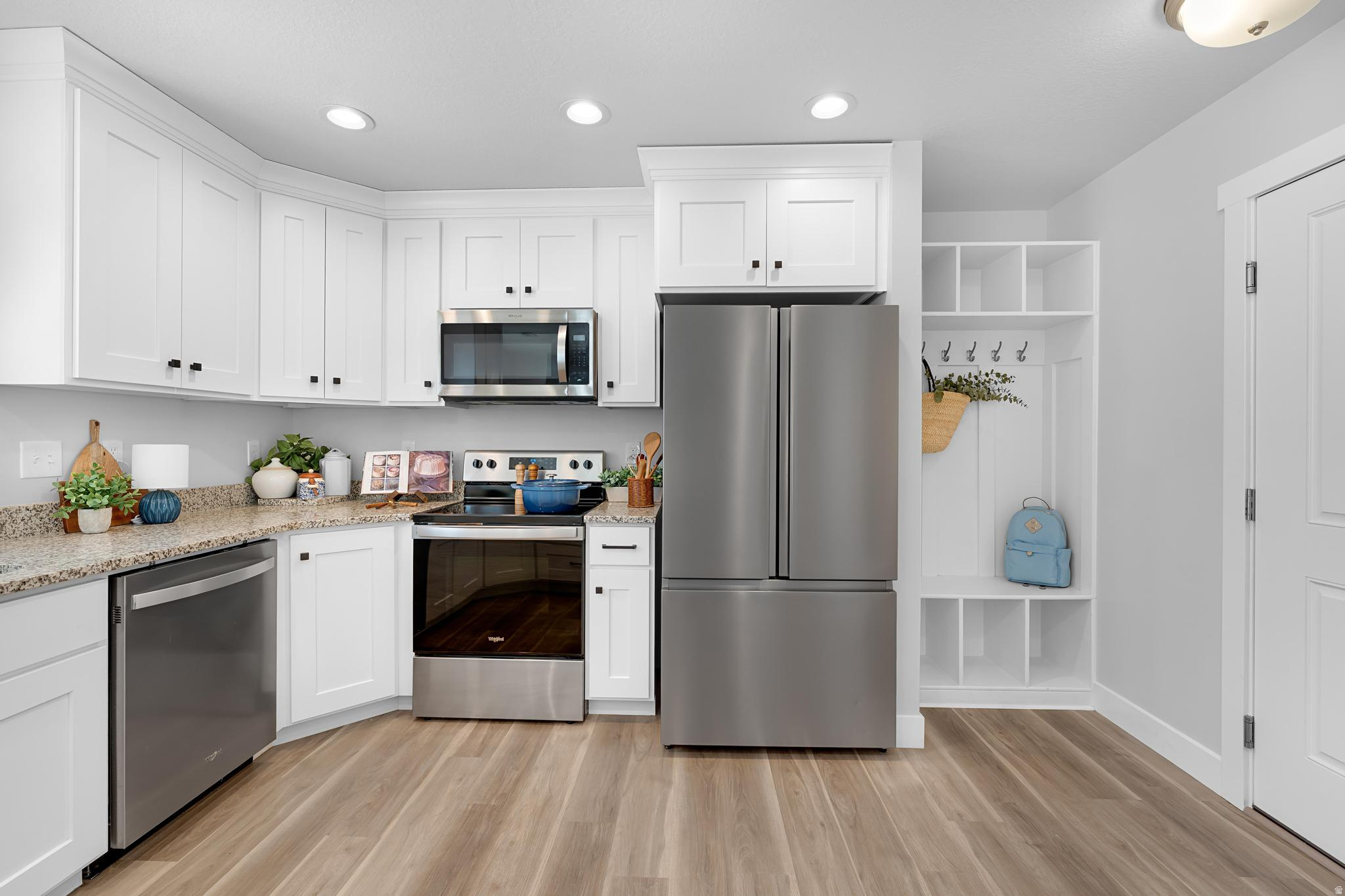 APPLE HOLLOW - Residential