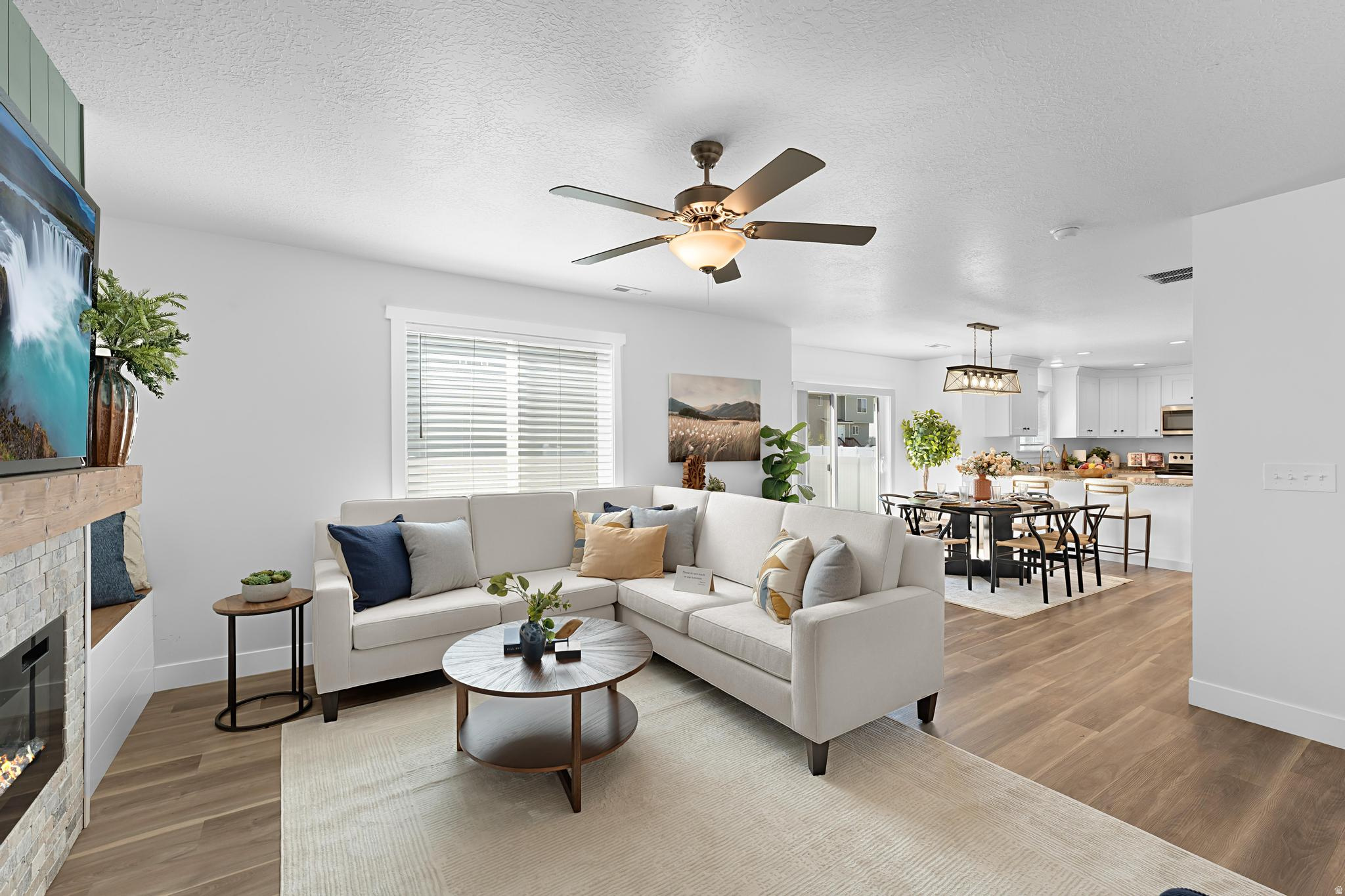 APPLE HOLLOW - Residential