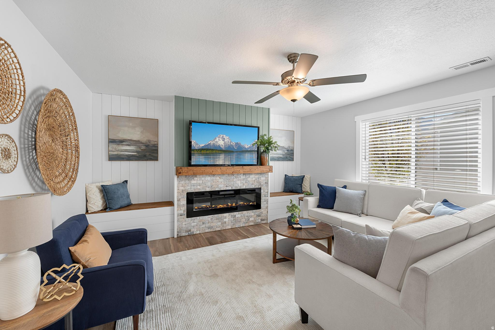 APPLE HOLLOW - Residential