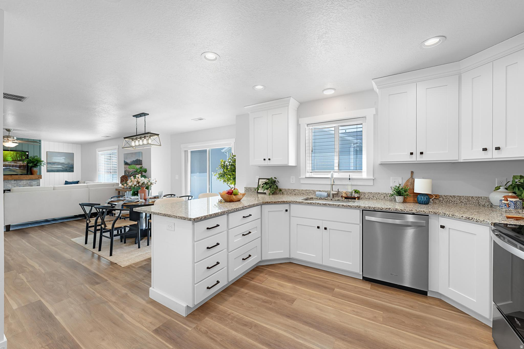 APPLE HOLLOW - Residential