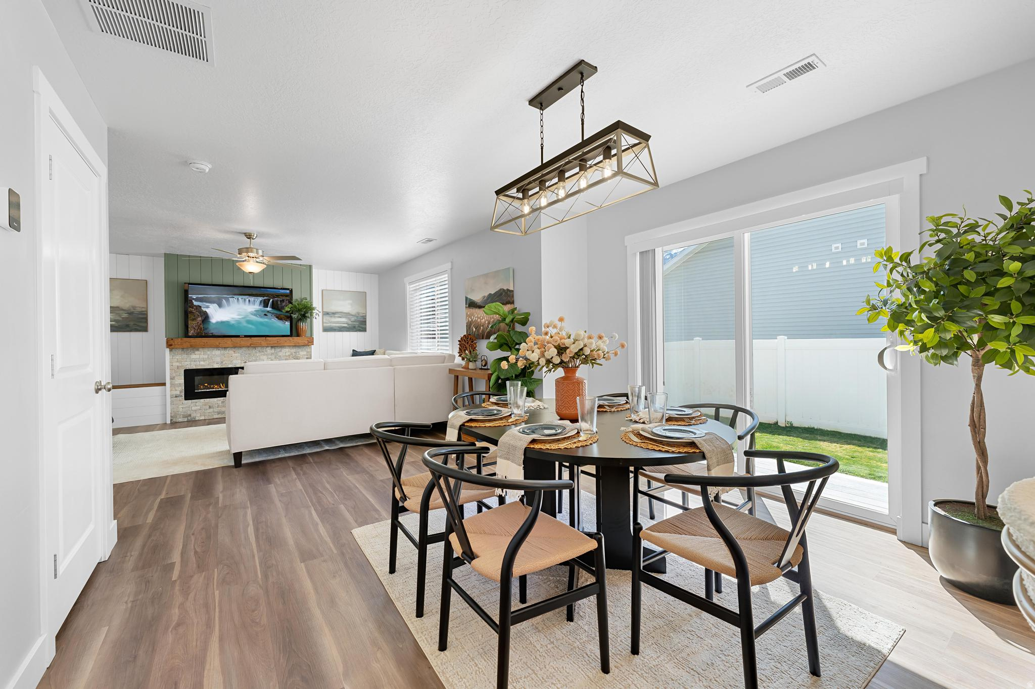 APPLE HOLLOW - Residential