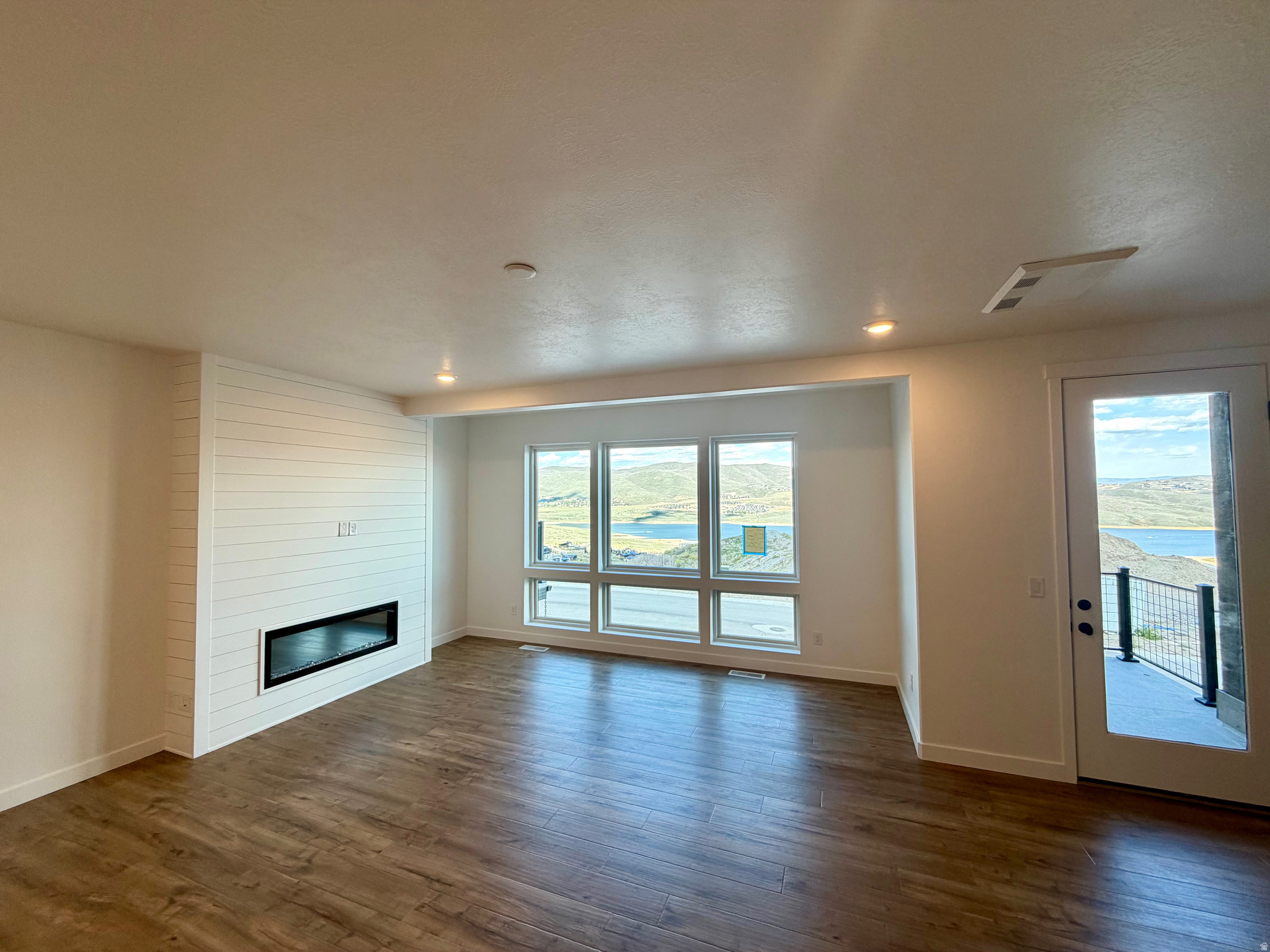 THE POINTE - Residential