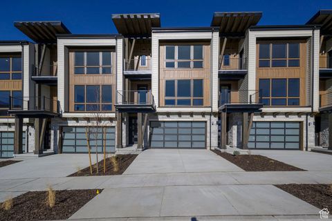 Photo of 2002 W POINTE DR #E-3, Heber City, UT 84032 (MLS # 2115759)